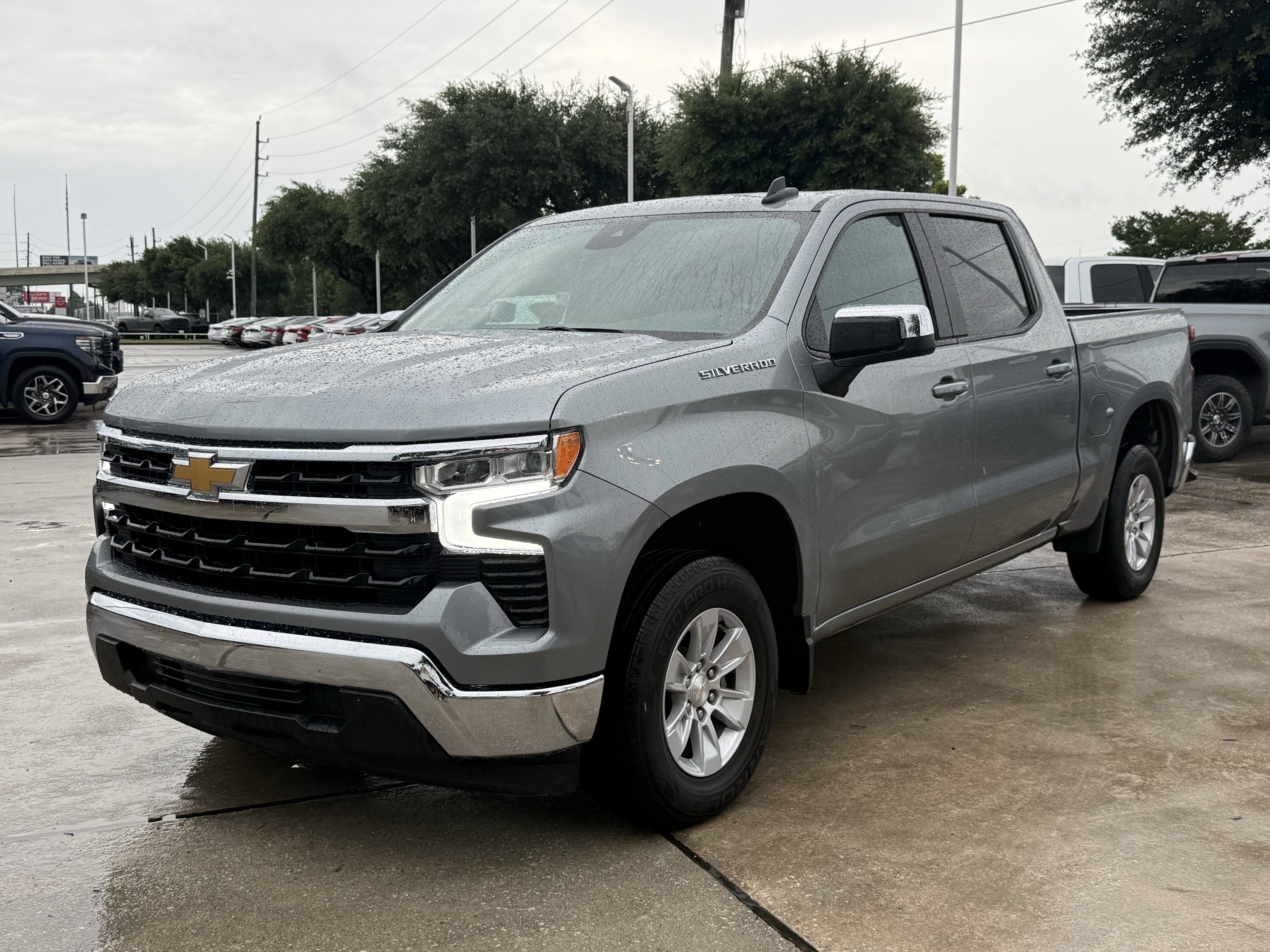 Used 2025 Sterling Gray Metallic Chevrolet  image 8