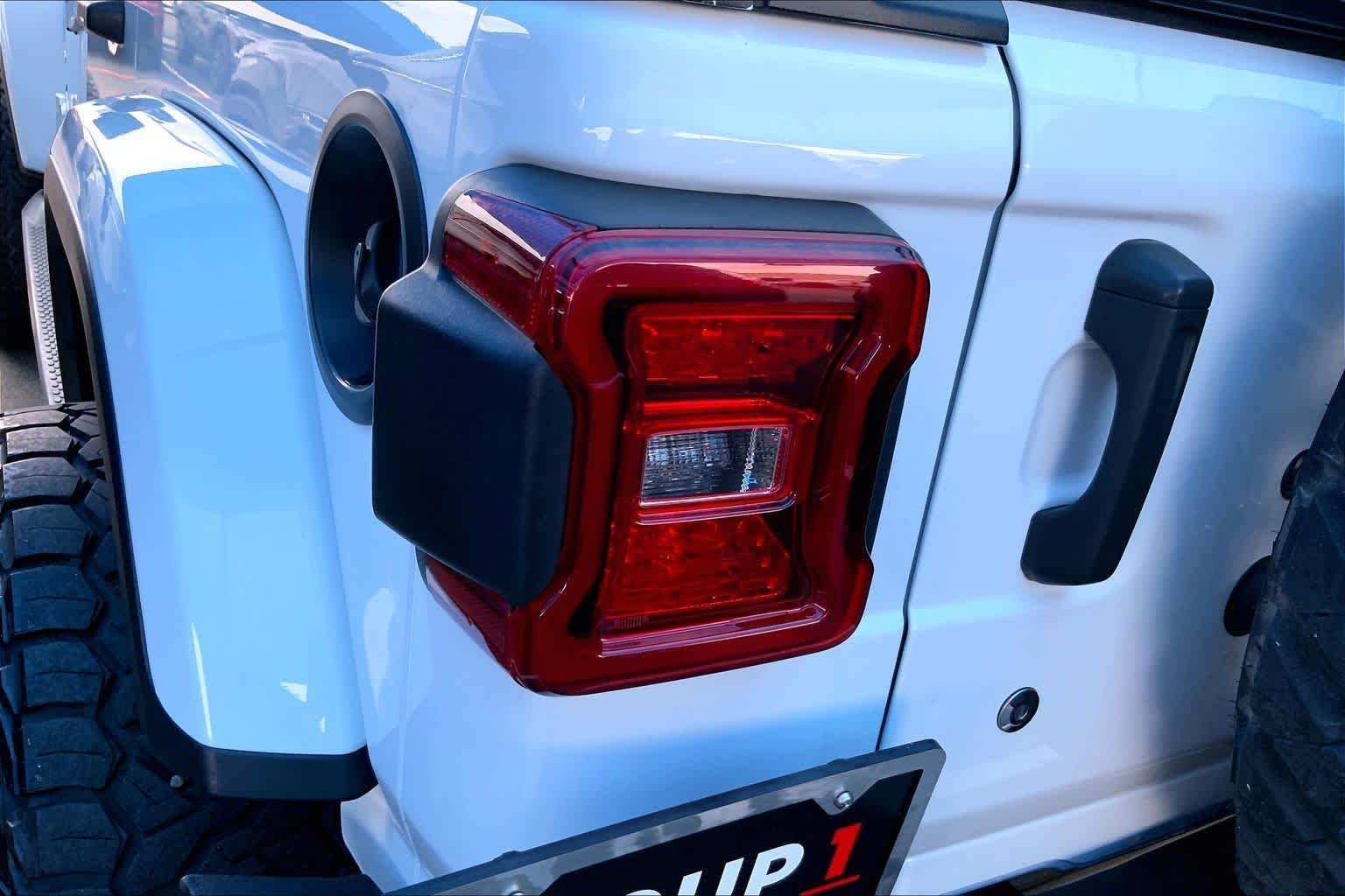 Used 2018 Bright White Clearcoat Jeep Sahara image 29