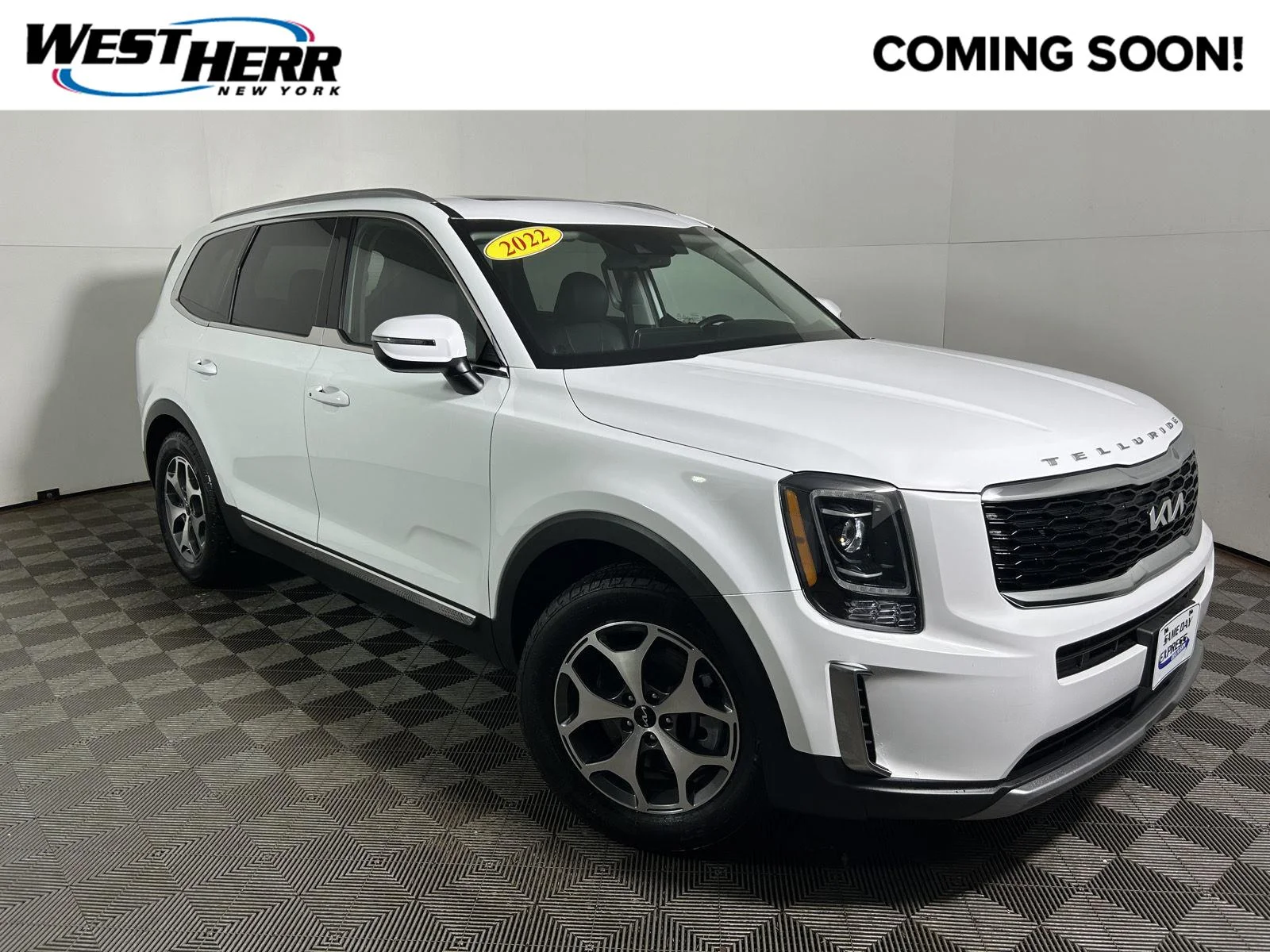 Used 2022 White Pearl Kia EX image 1