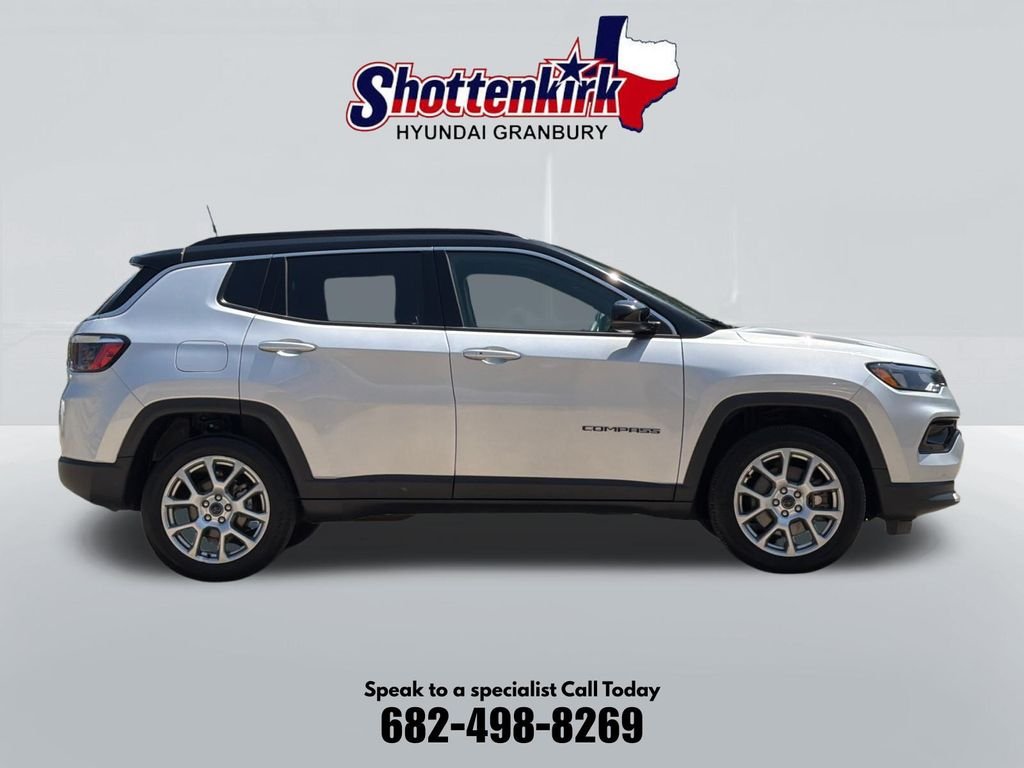 Used 2025 Silver Jeep Limited image 5