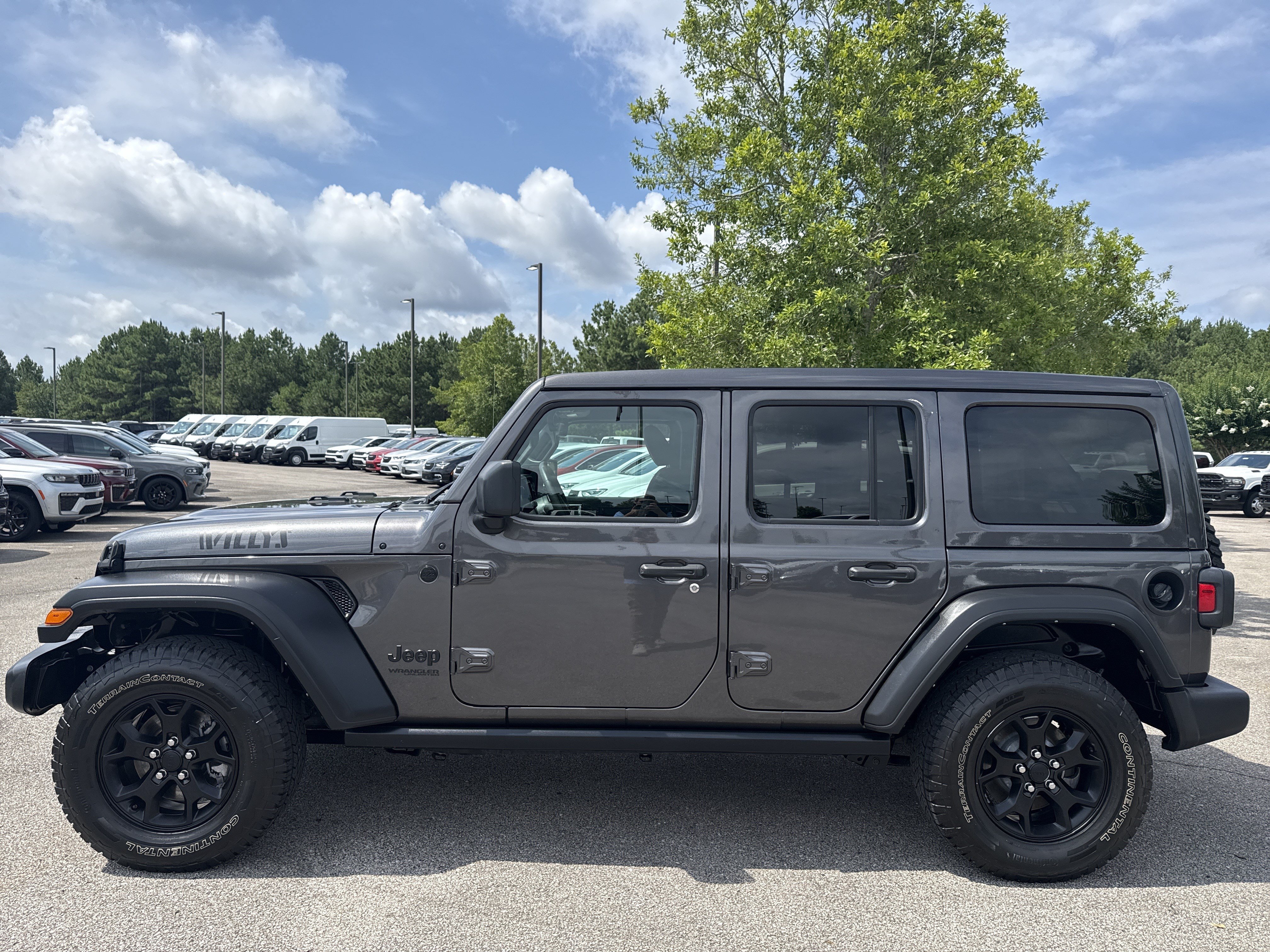 Used 2022 Granite Crystal Metallic Clearcoat Jeep Unlimited Willys image 4