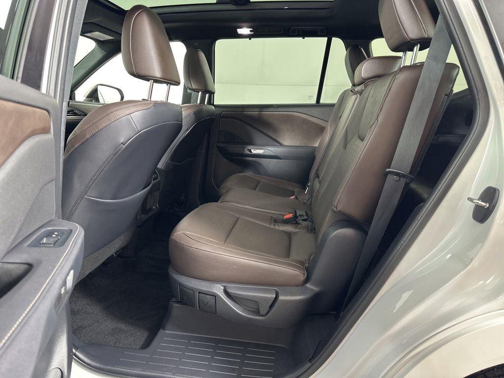 Used 2025 Pearl Lexus 350 Premium image 18