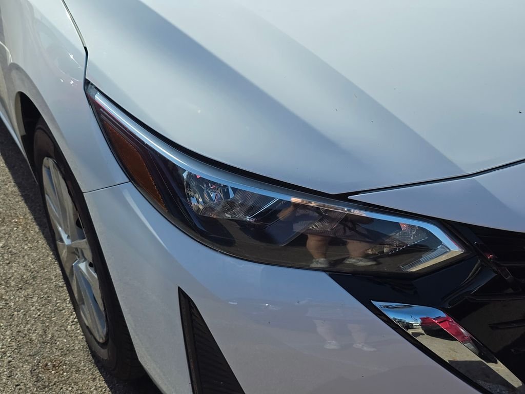 Used 2024 White Nissan S image 13