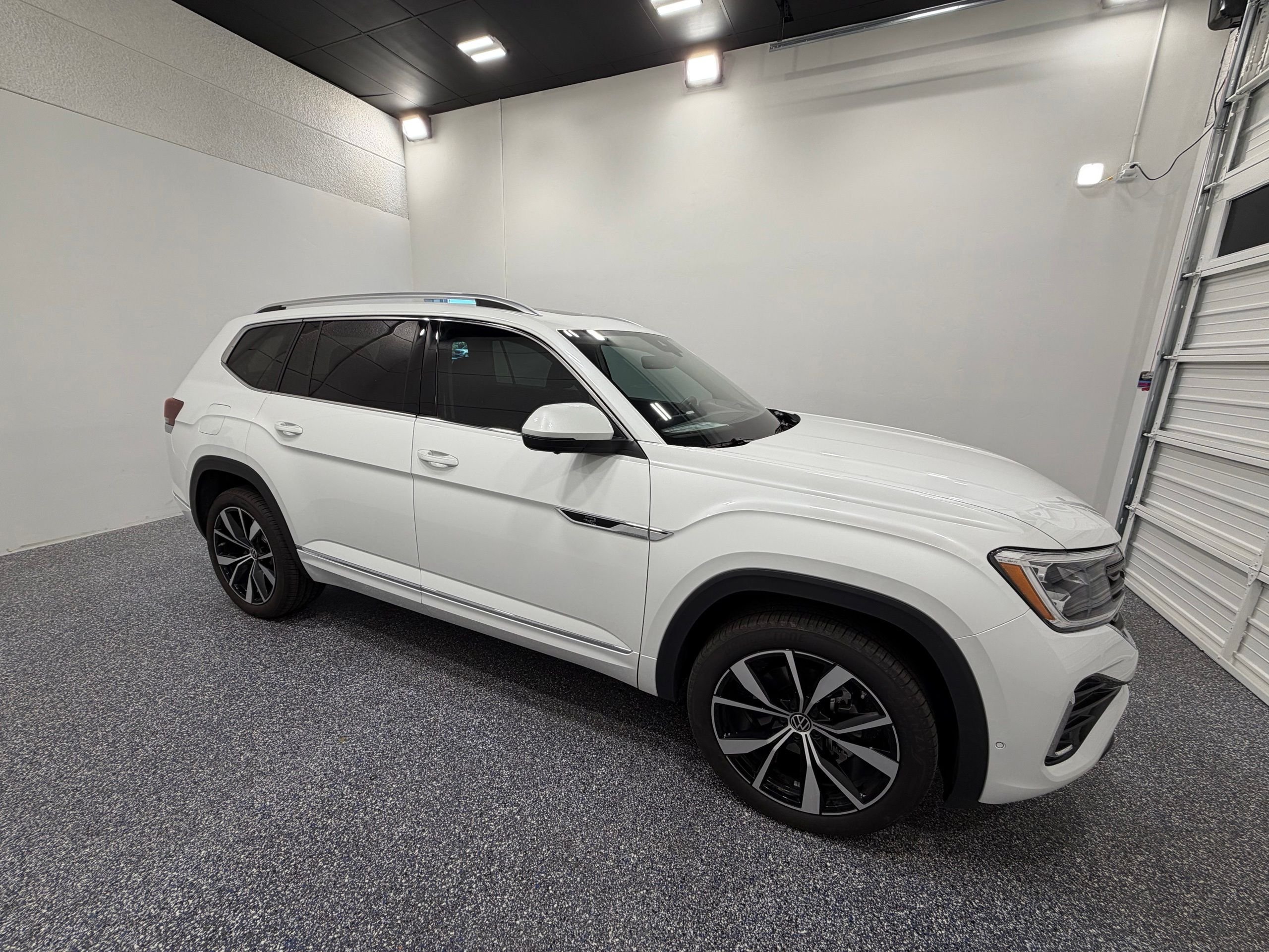 2025 Volkswagen Atlas SEL Premium R-Line - Photo 8