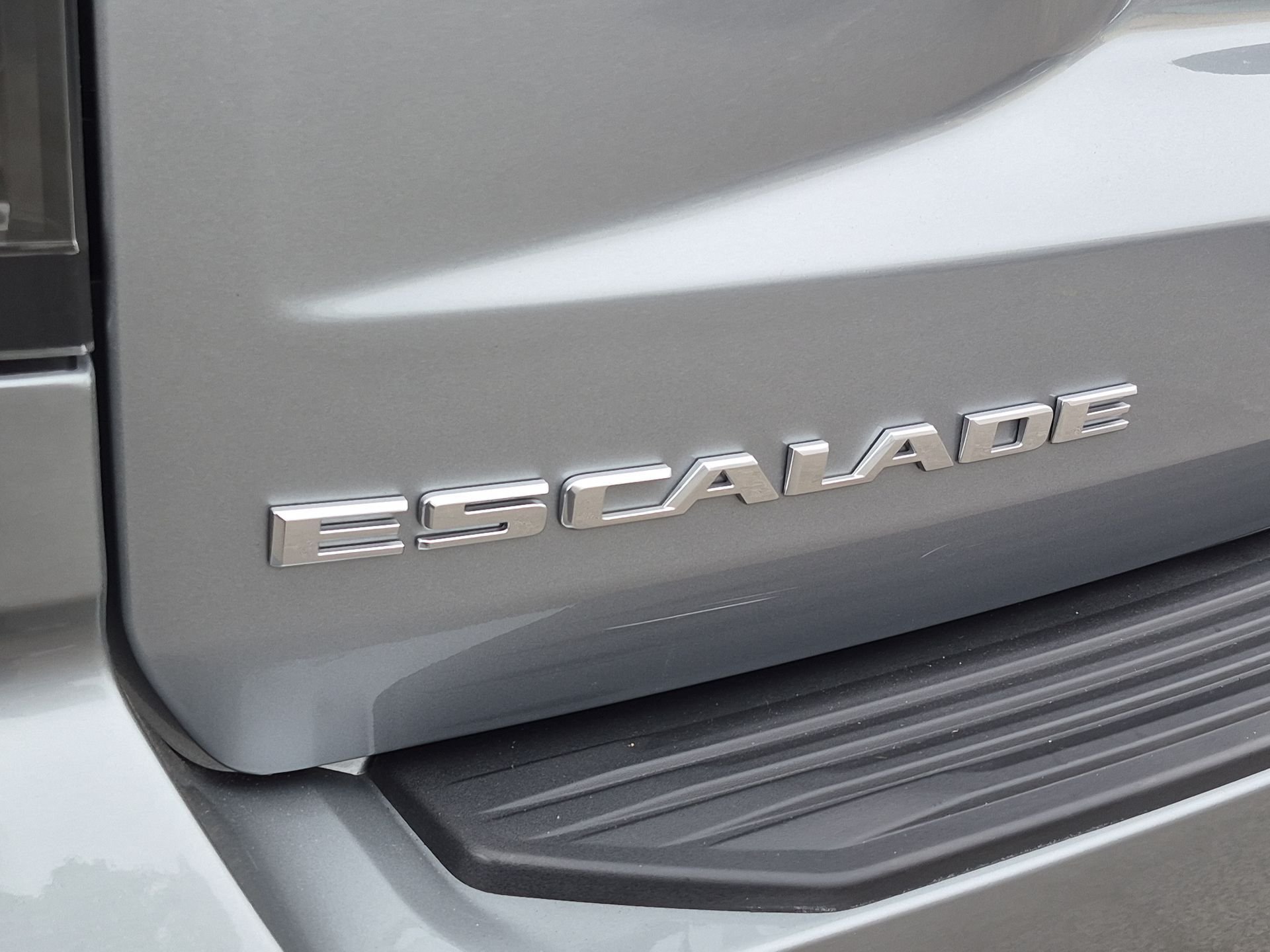 Used 2025 Silver Cadillac Sport Platinum image 33