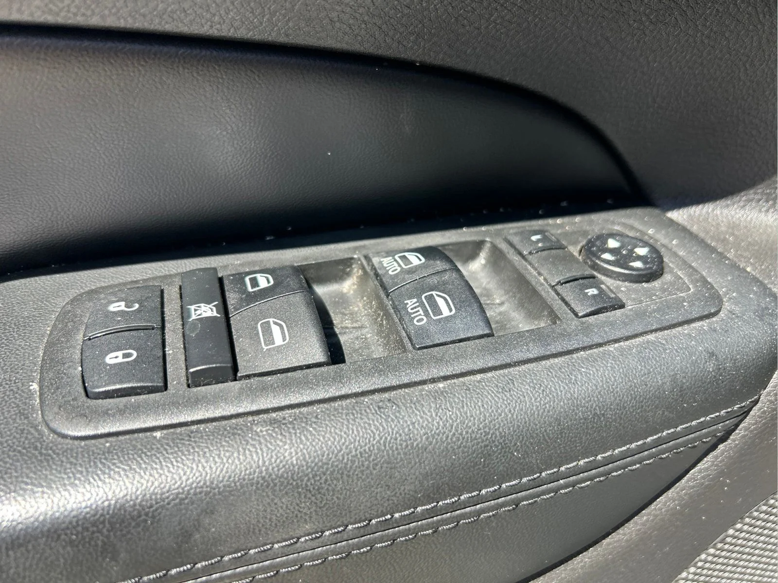 Used 2018 Diamond Black Jeep Altitude image 24