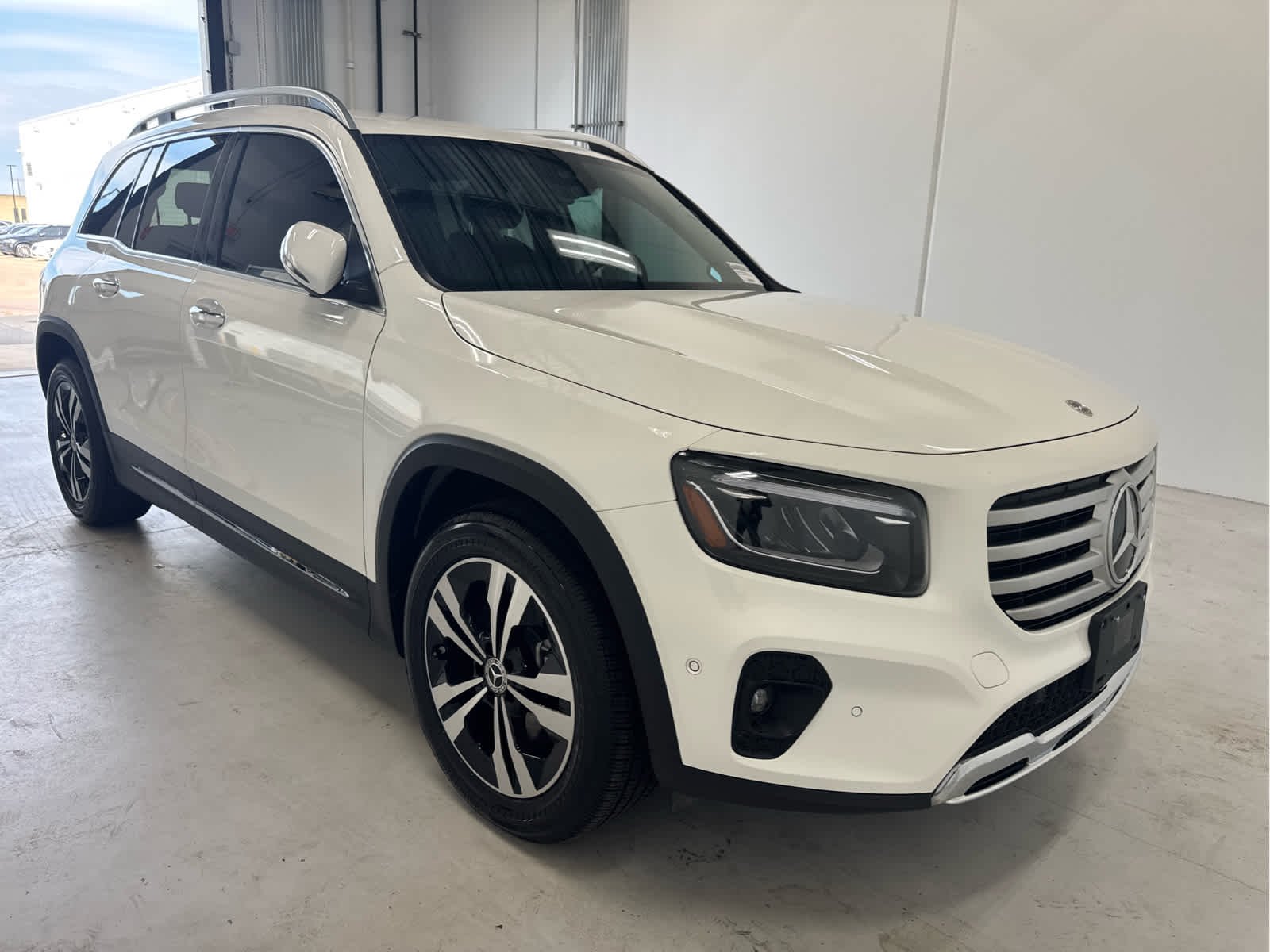 Used 2024 Polar White Mercedes-Benz GLB 250 image 2