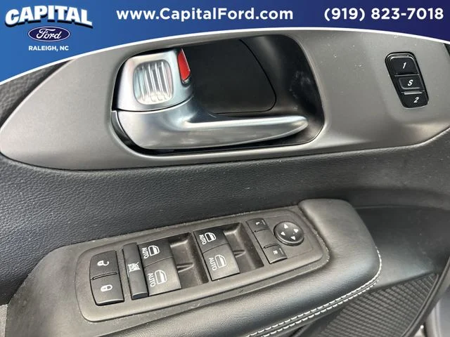 Used 2025 Black Chrysler Select image 20