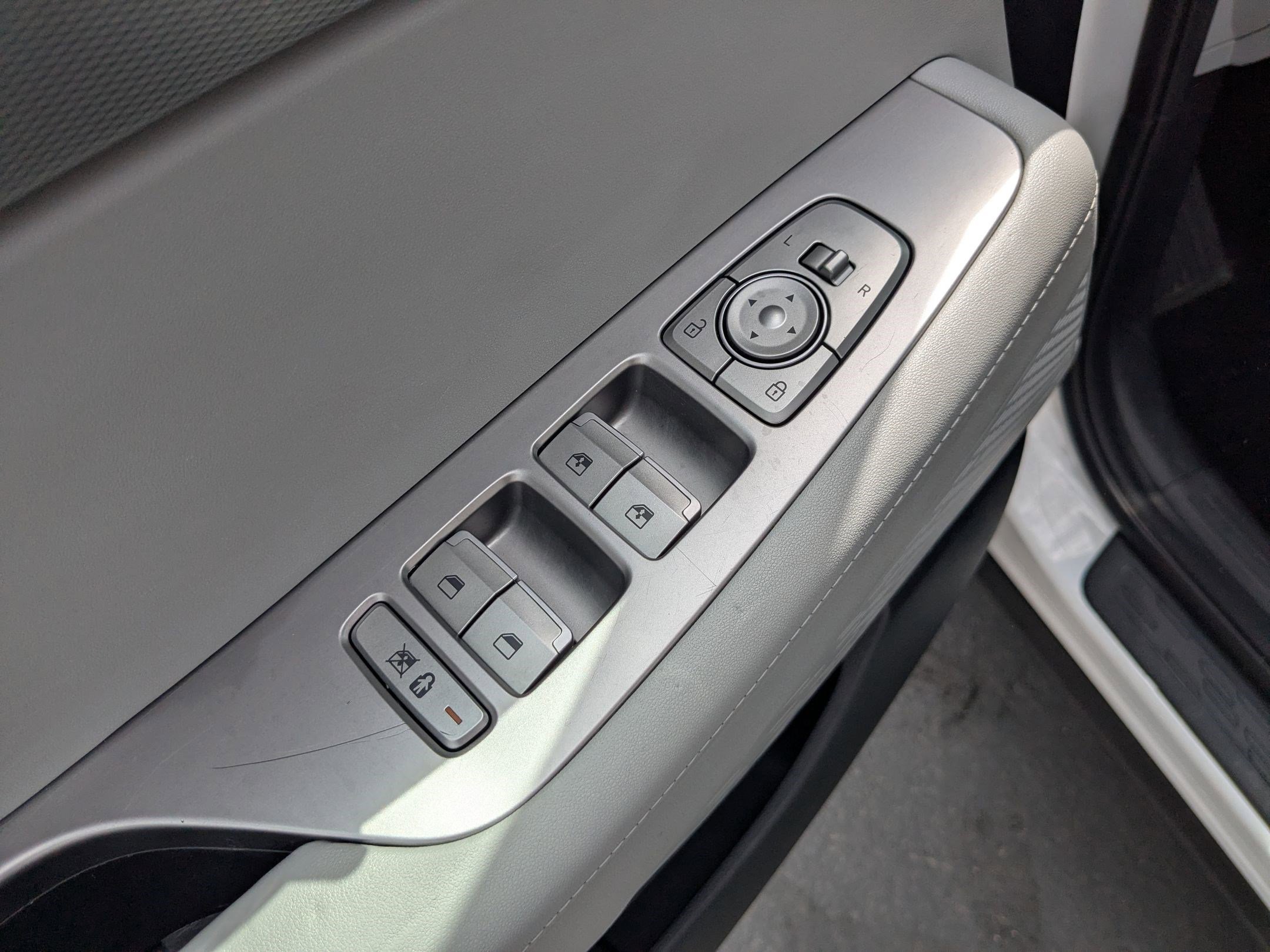 Used 2020 Hyper White Hyundai SEL image 13