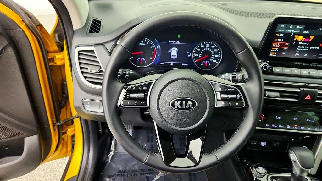 Used 2021 Starbright Yellow Kia SX DCT AWD image 13