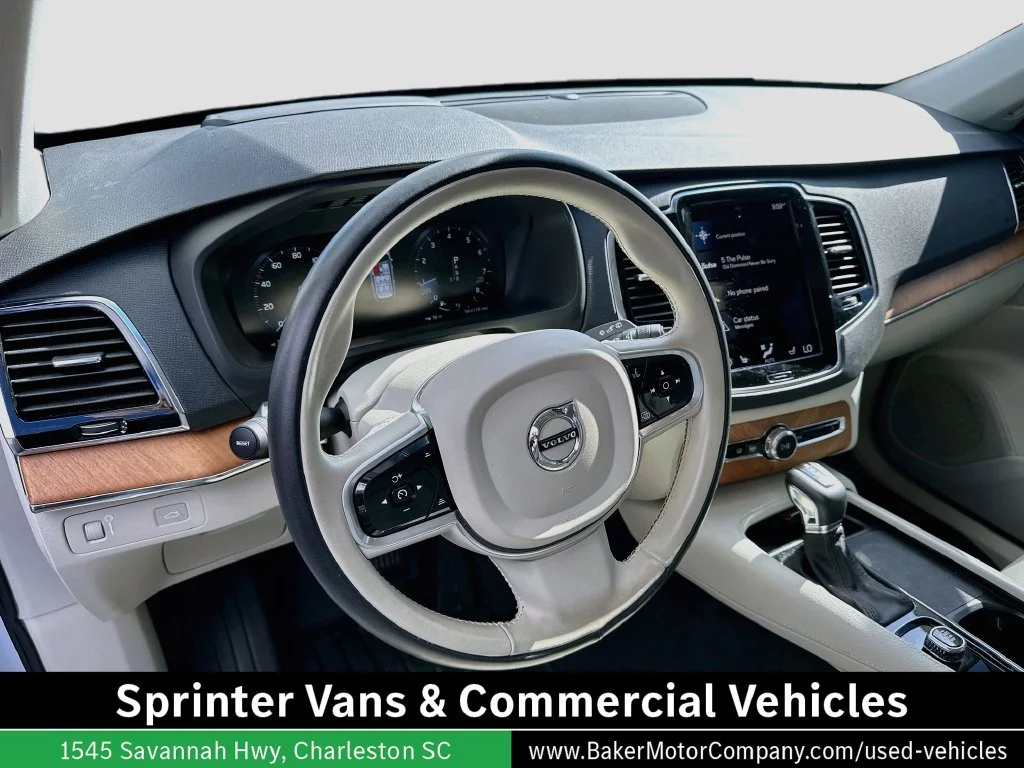 Used 2022 Crystal White Volvo T6 Momentum image 3