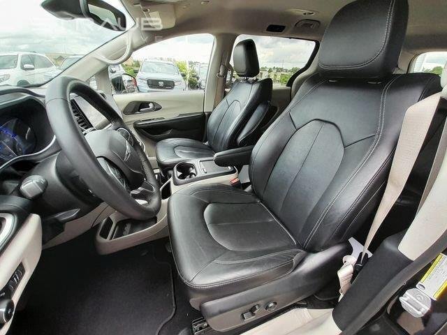 Used 2022 Brilliant Black Crystal Pearlcoat Chrysler Touring L image 34