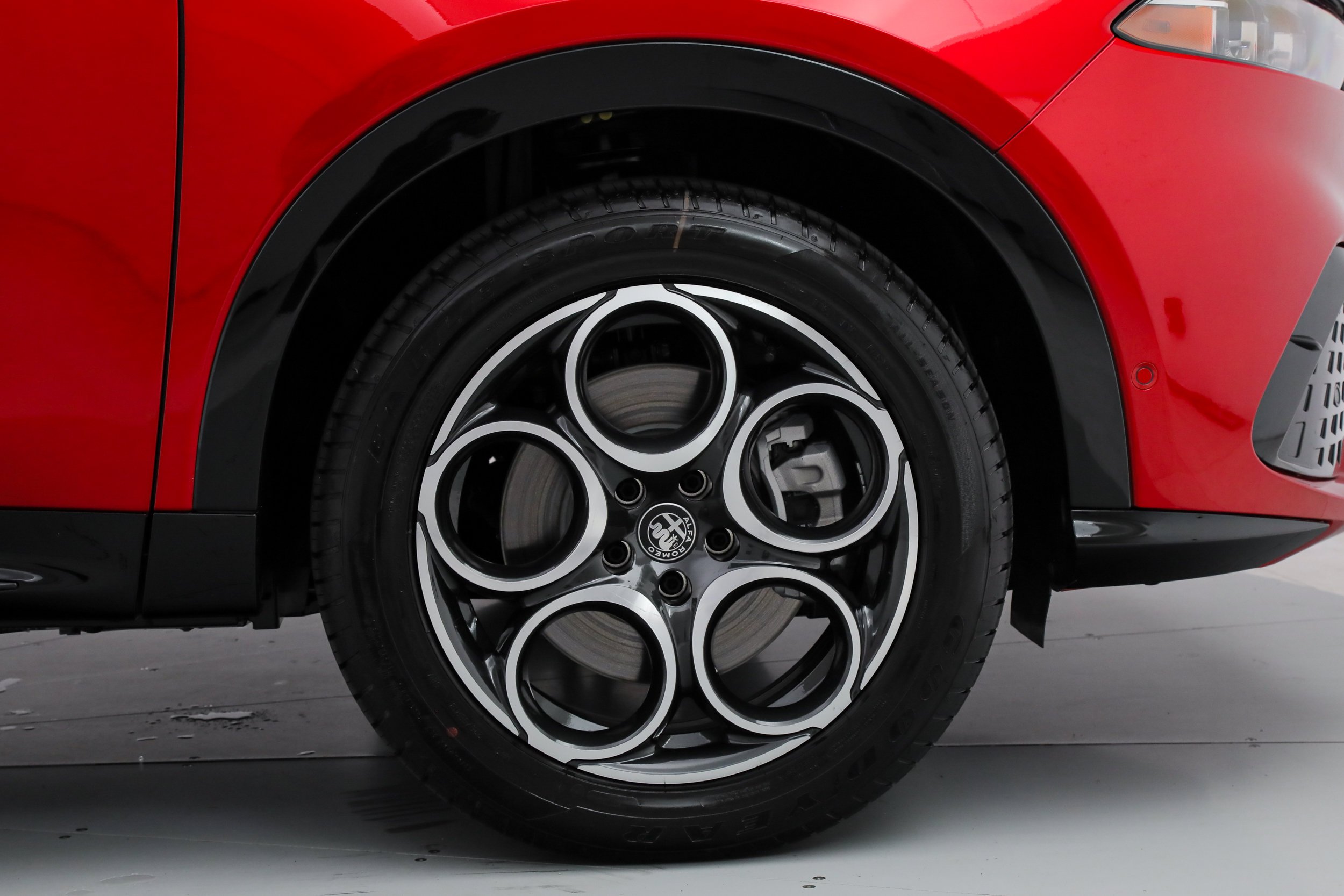 New 2026 Rosso Brera (Red) Exterior Paint Alfa Romeo Sprint image 21