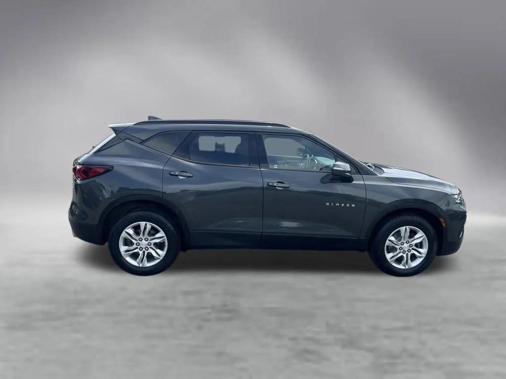 Used 2019 NIGHTFALL GRAY METALLIC Chevrolet 4DR AWD LT image 10