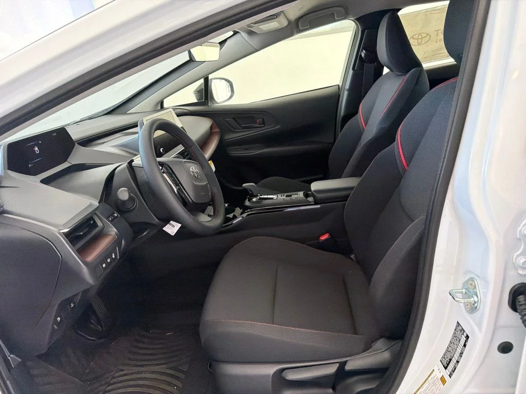 New 2026 Wind Chill Pearl <sup>1</sup> Toyota  SE image 9