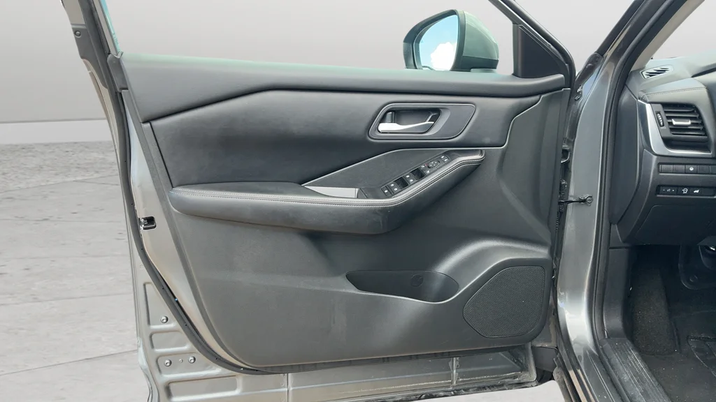 Used 2024 Gray Nissan SV image 18