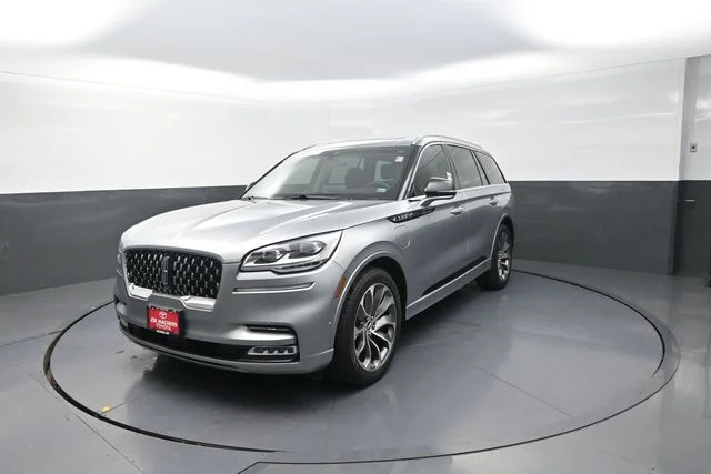 Used 2022 Silver Lincoln Grand Touring image 46