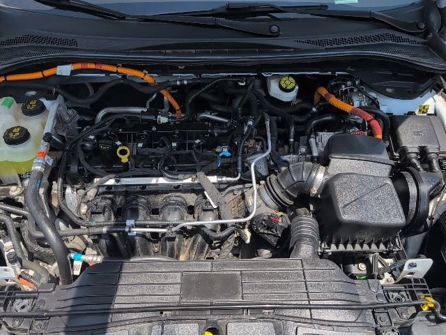 Used 2021 White Ford SE image 22