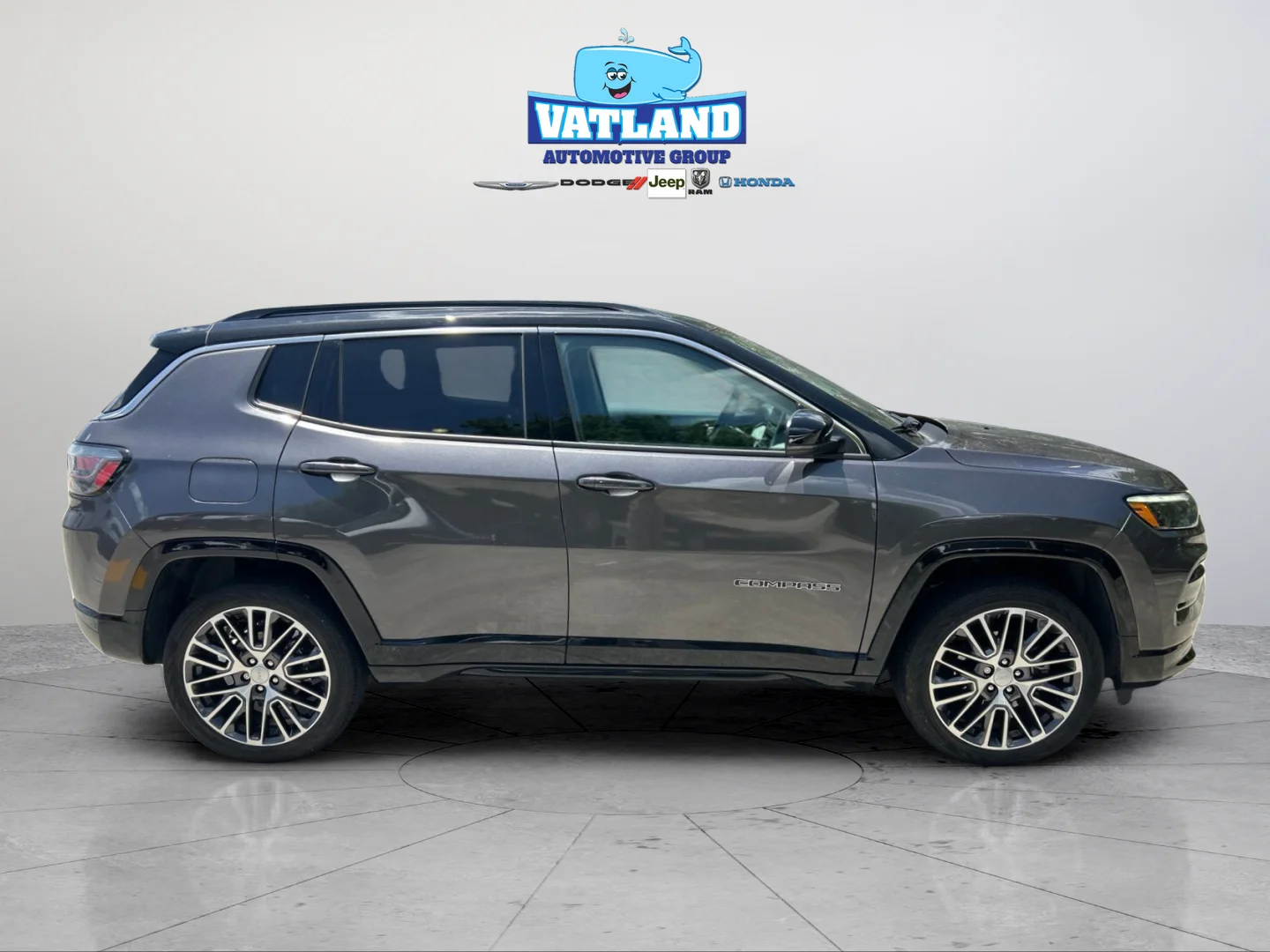 Used 2022 Crystal Metallic Jeep Limited image 6