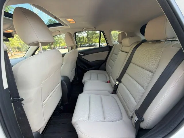 Used 2016 White Mazda Touring image 23