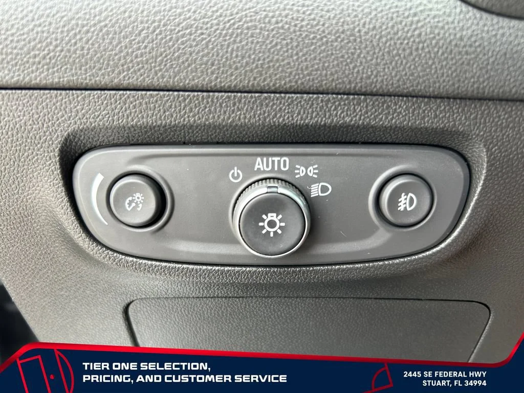 Used 2023 White Frost Tricoat Buick Select image 16