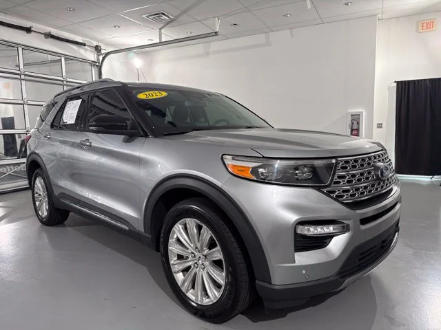Used 2023 Silver Ford Limited image 1