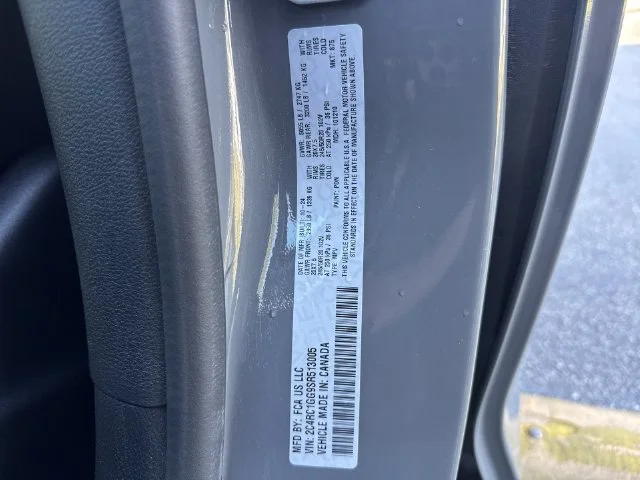 Used 2025 White Chrysler Limited image 38