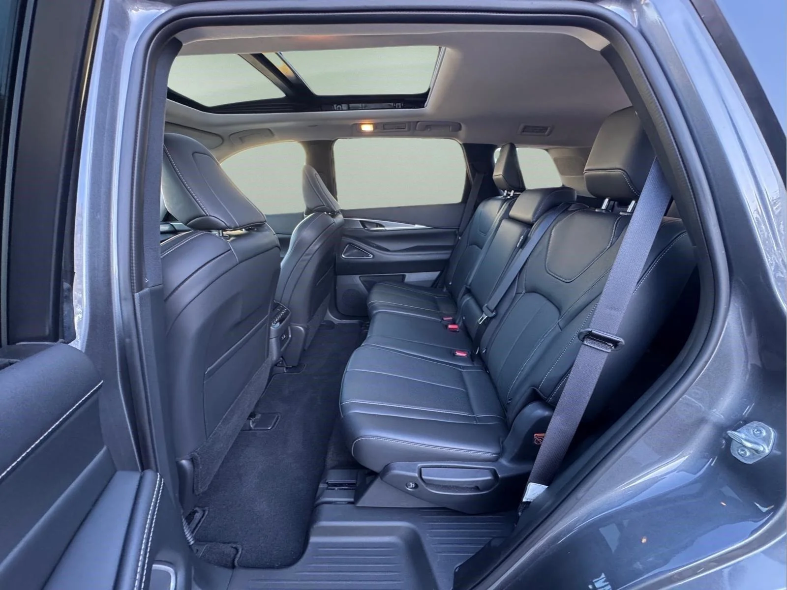 Used 2025 Graphite Shadow INFINITI LUXE image 15