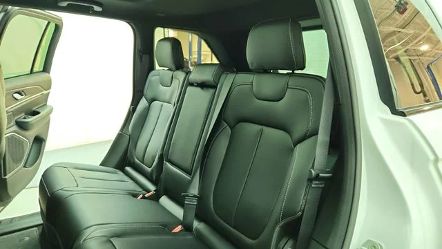 New 2026 Bright White Clear-Coat Exterior Paint Jeep Limited image 20