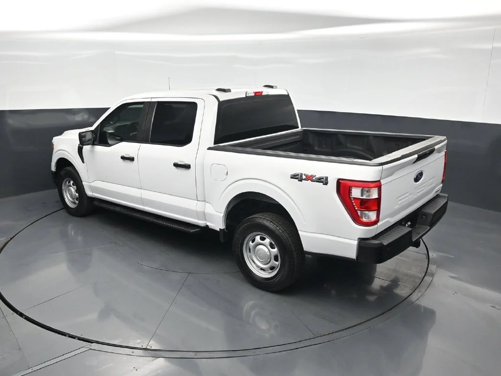 Used 2021 White Ford XL image 34