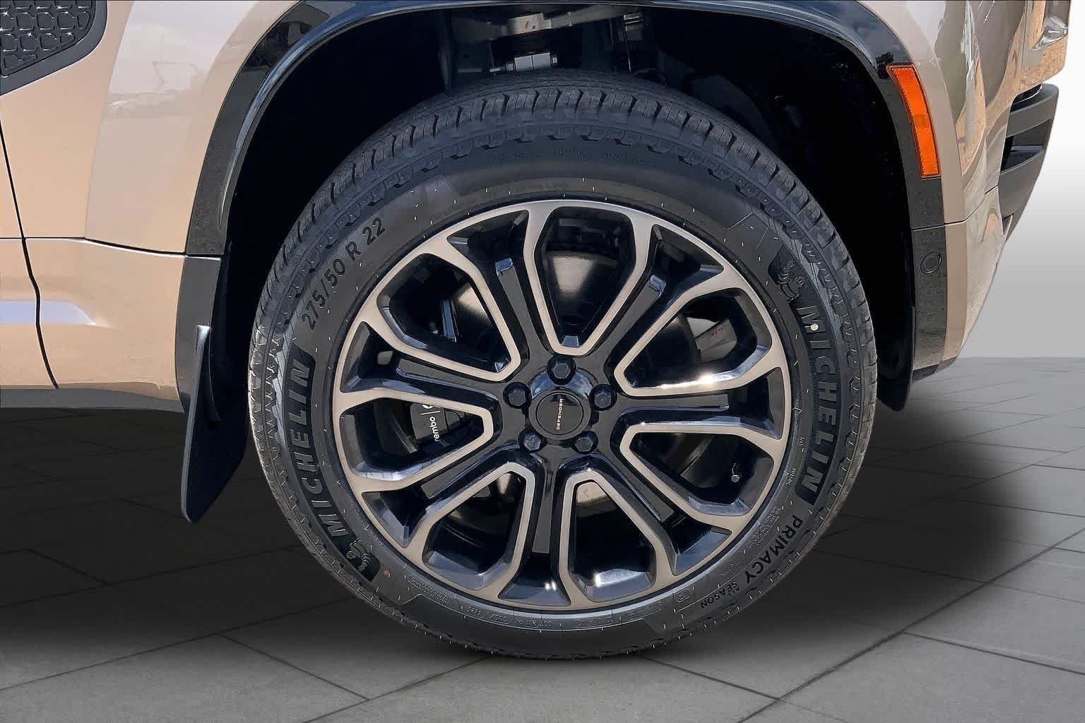 New 2026 Petra Copper Land Rover OCTA image 11