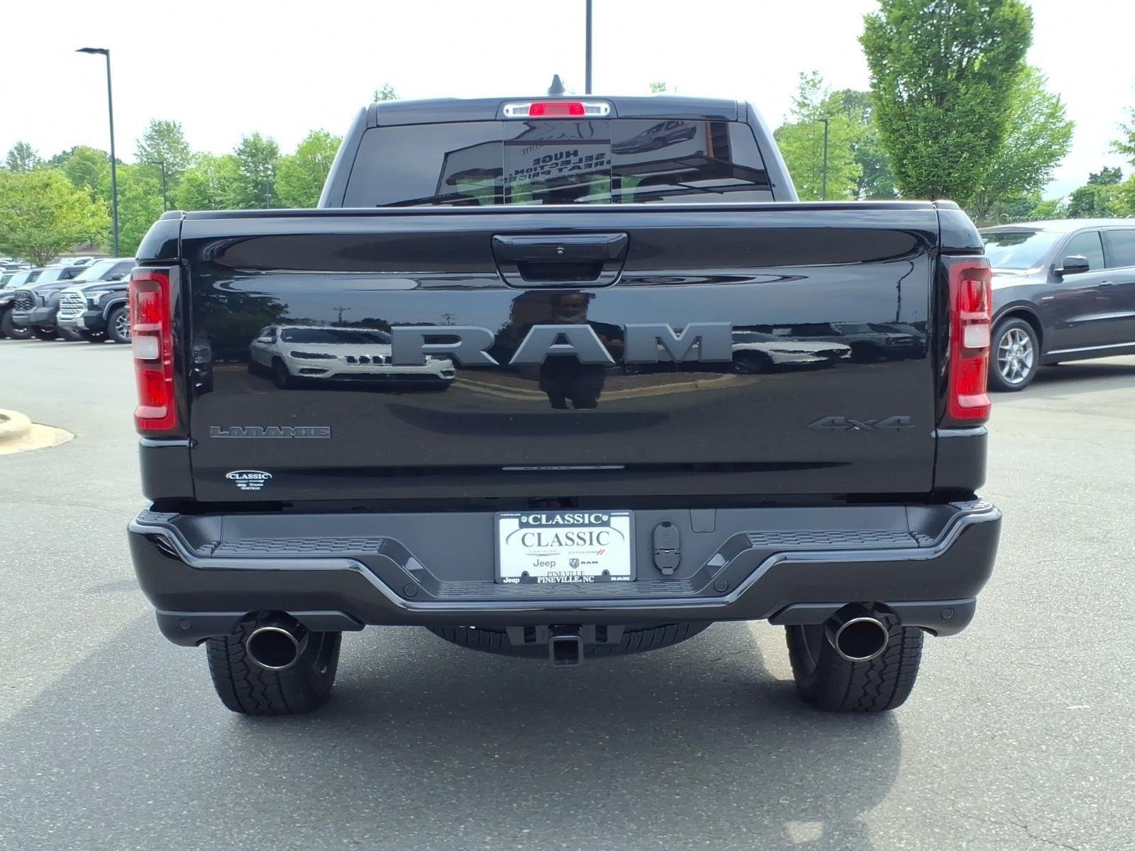 New 2026 Diamond Black Crystal Pearl-Coat Exterior Paint RAM Laramie image 16