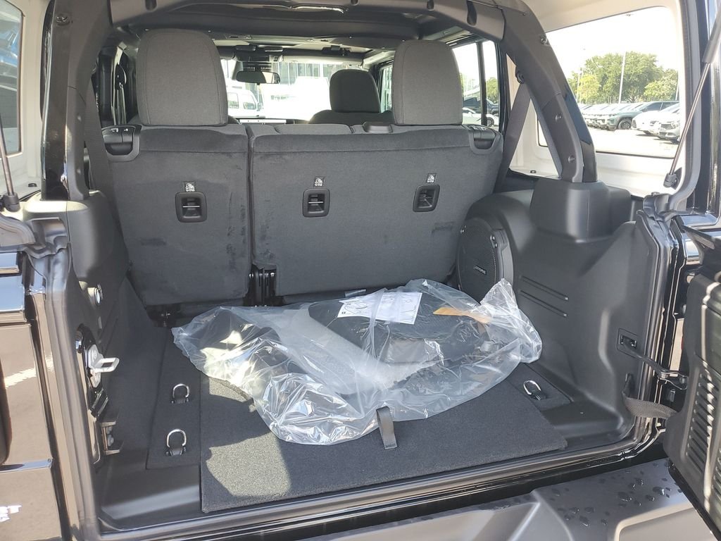 New 2026 Black Clearcoat Jeep Rubicon image 6