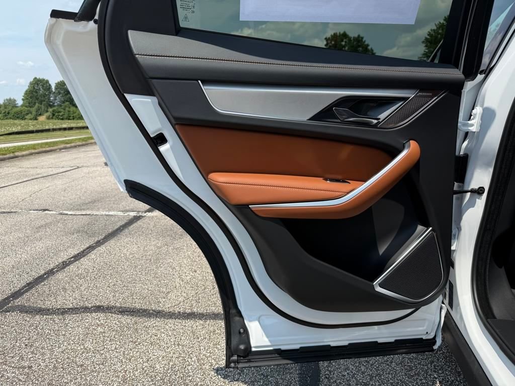 2026 Jaguar F-Pace R-Dynamic S - Photo 13