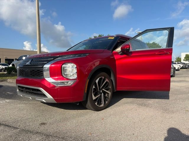Used 2023 Red Mitsubishi SEL image 1