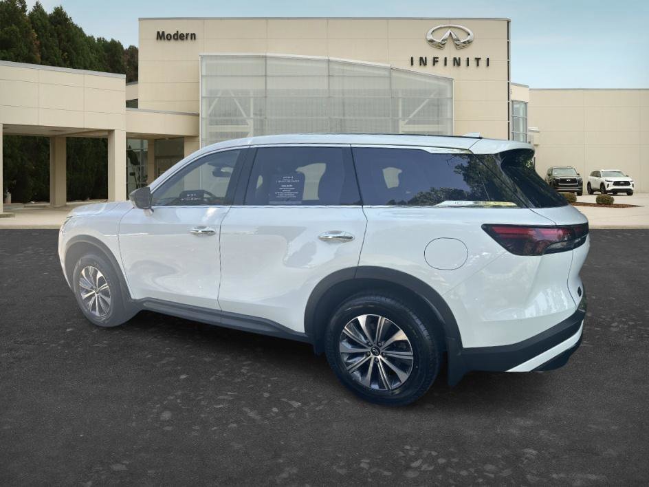 Used 2025 Glacier White INFINITI PURE image 6