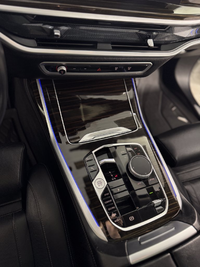 Used 2023 White Metallic BMW xDrive40i image 19