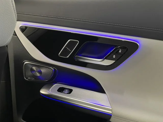 New 2027 White Mercedes-Benz GLC 300 image 44