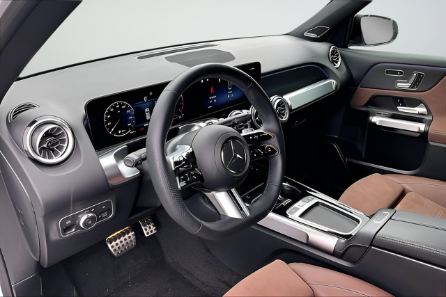 Used 2025 White Mercedes-Benz GLB 250 image 7