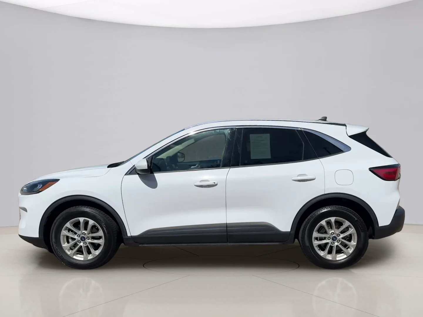 Used 2020 White Ford SE image 2