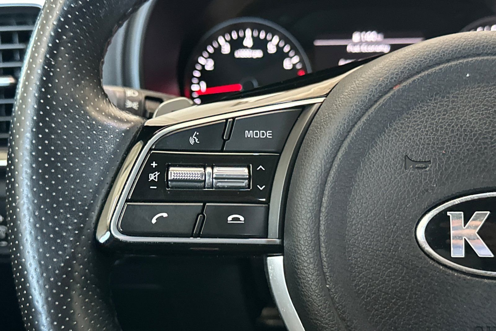 Used 2020 White Kia SX image 26