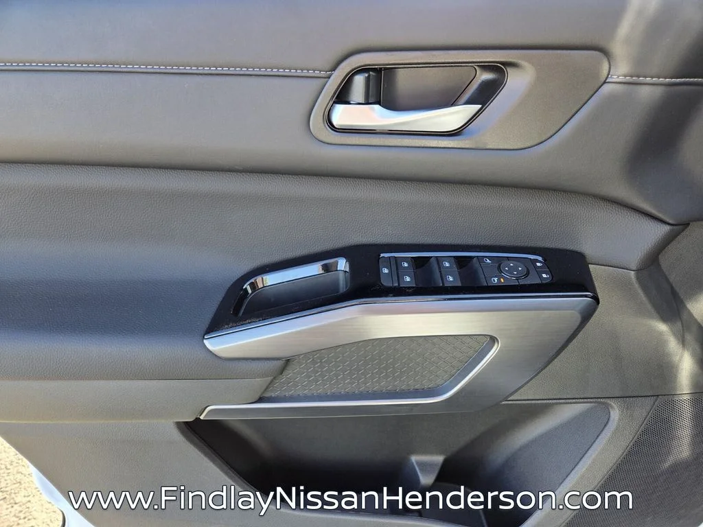 New 2026 Everest White Pearl TriCoat Nissan SL image 11