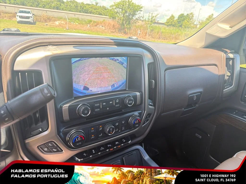 Used 2017 WHITE FROST TRICOAT GMC Denali image 19