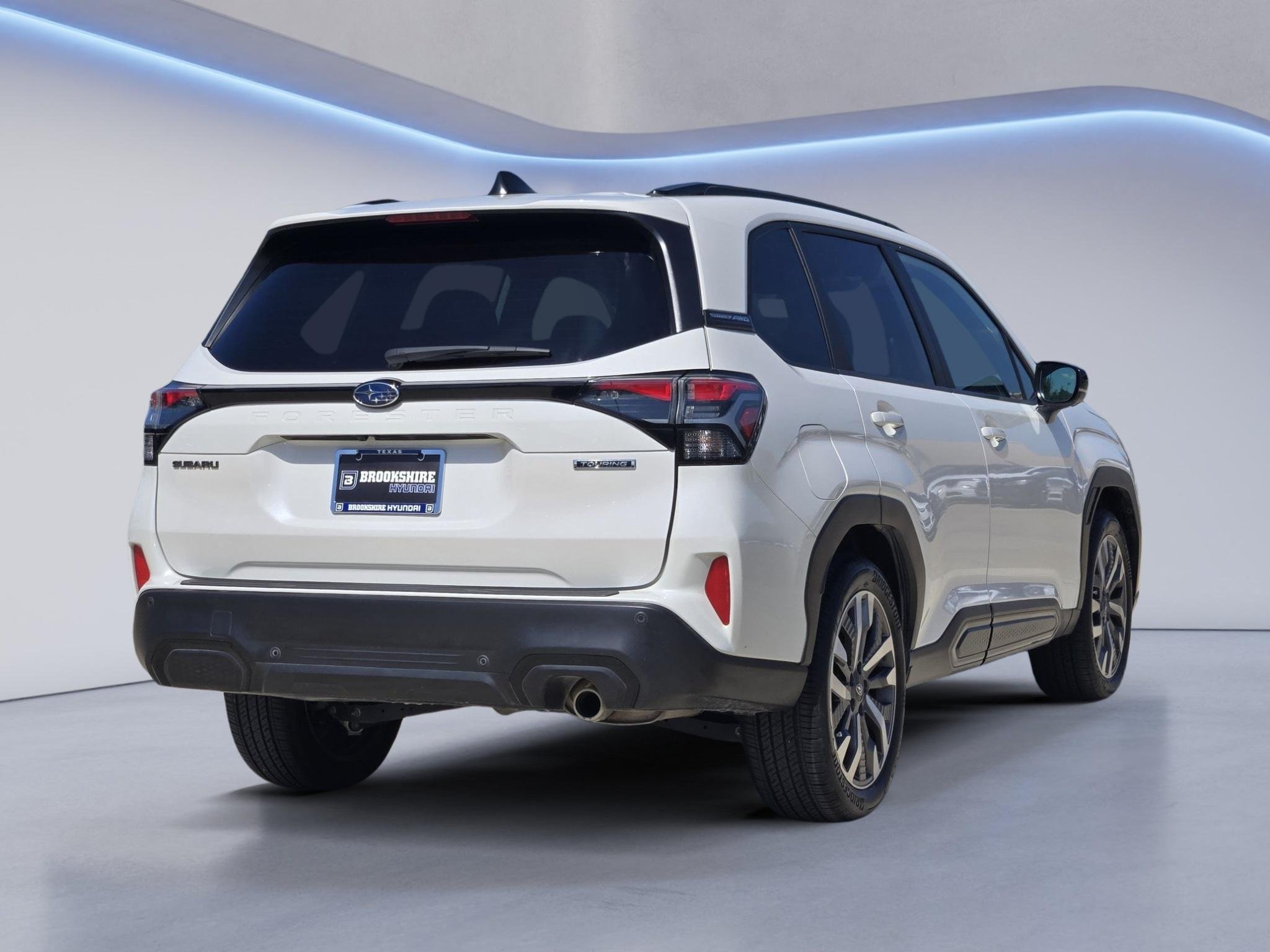 Used 2025 Crystal White Pearl Subaru Touring image 6