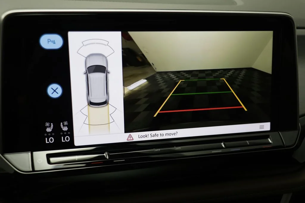 New 2026 Deep Black Volkswagen SE w/Technology image 10