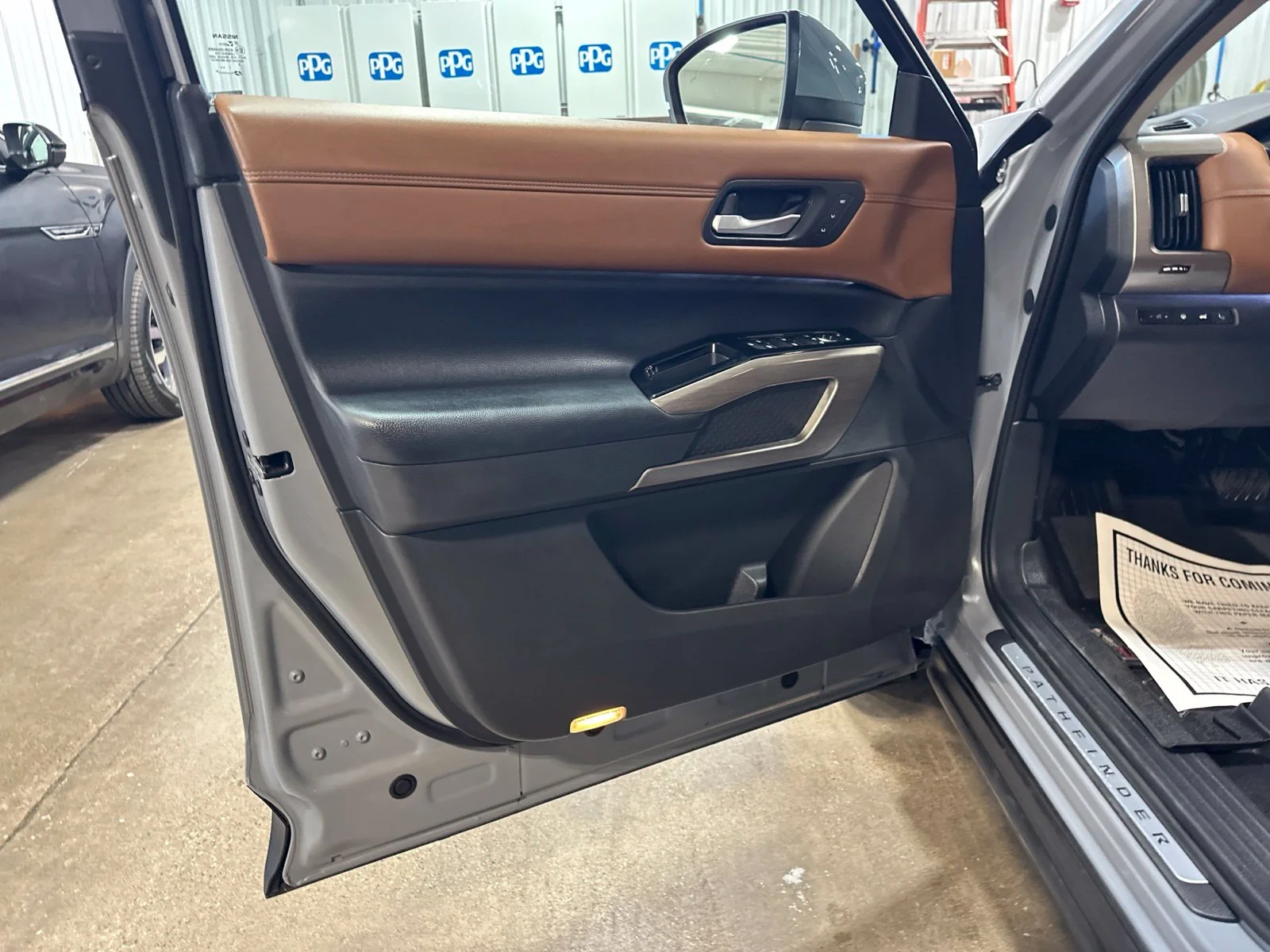 Used 2022 Gray Nissan Platinum image 18