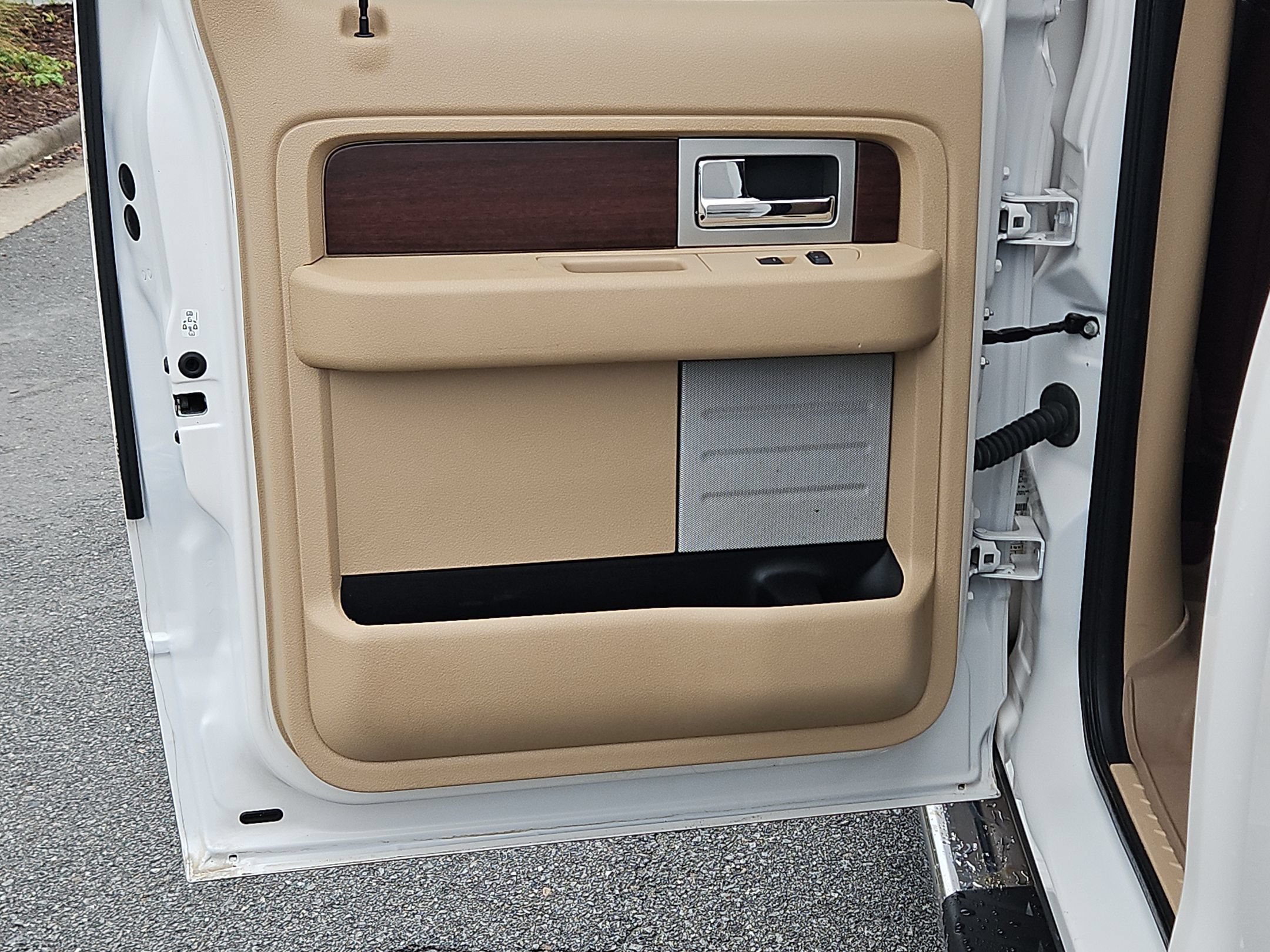 Used 2013 White Platinum Metallic Tri-Coat Ford King Ranch image 45