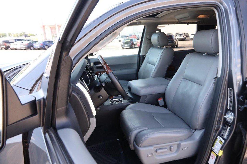 Used 2018 Magnetic Gray Metallic Toyota Platinum 4WD (Natl) image 11