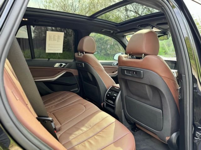 Used 2019 Black Sapphire Metallic BMW xDrive40i image 16