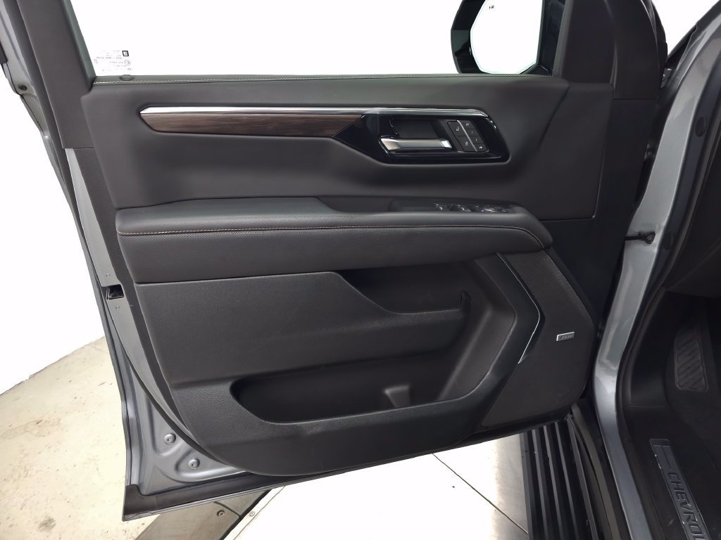 Used 2025 Gray Chevrolet Premier image 17